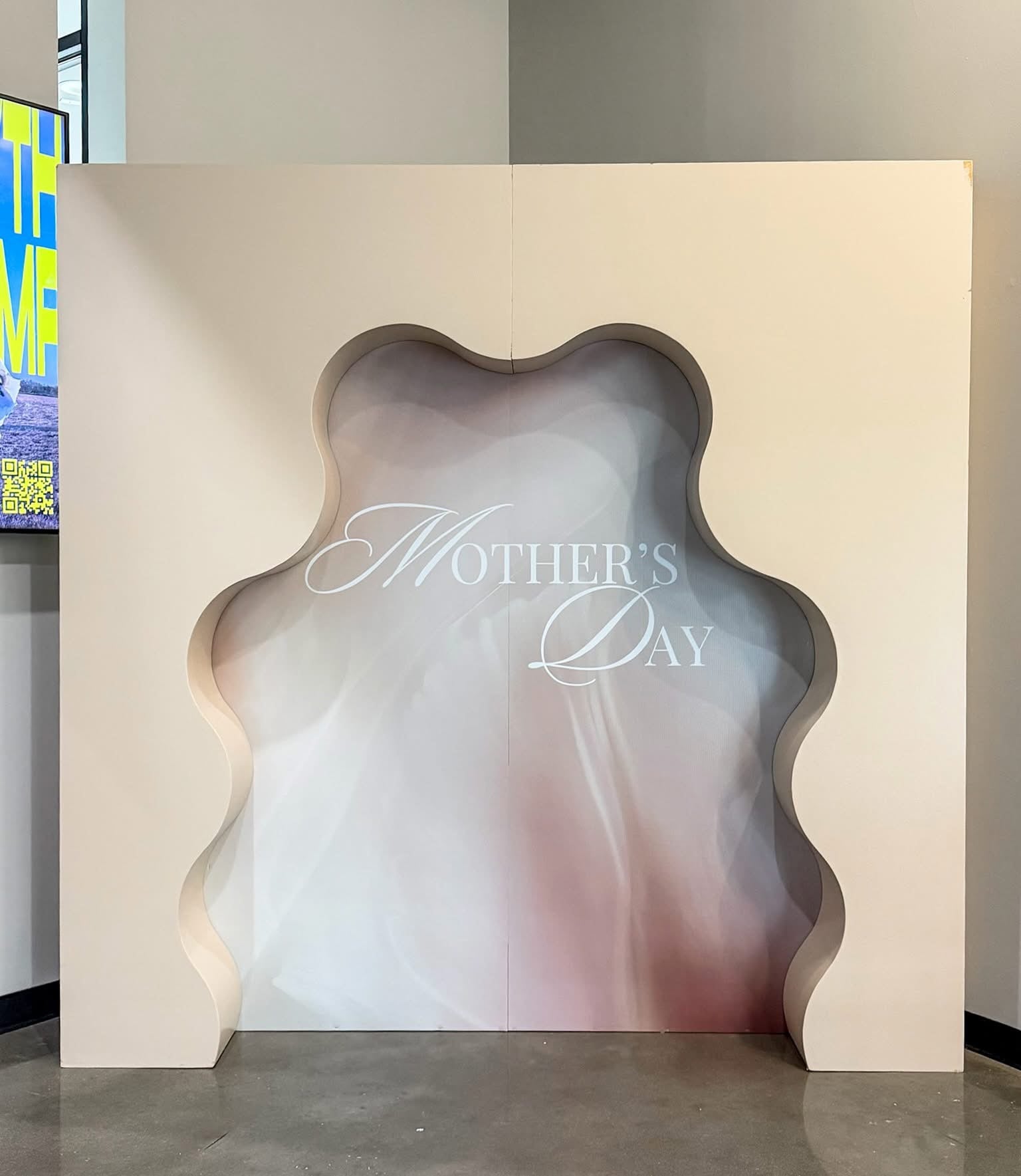 Modern Wavy Backdrop 8x8